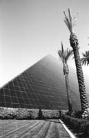 Pyramid-Mies-Fr27-PS1